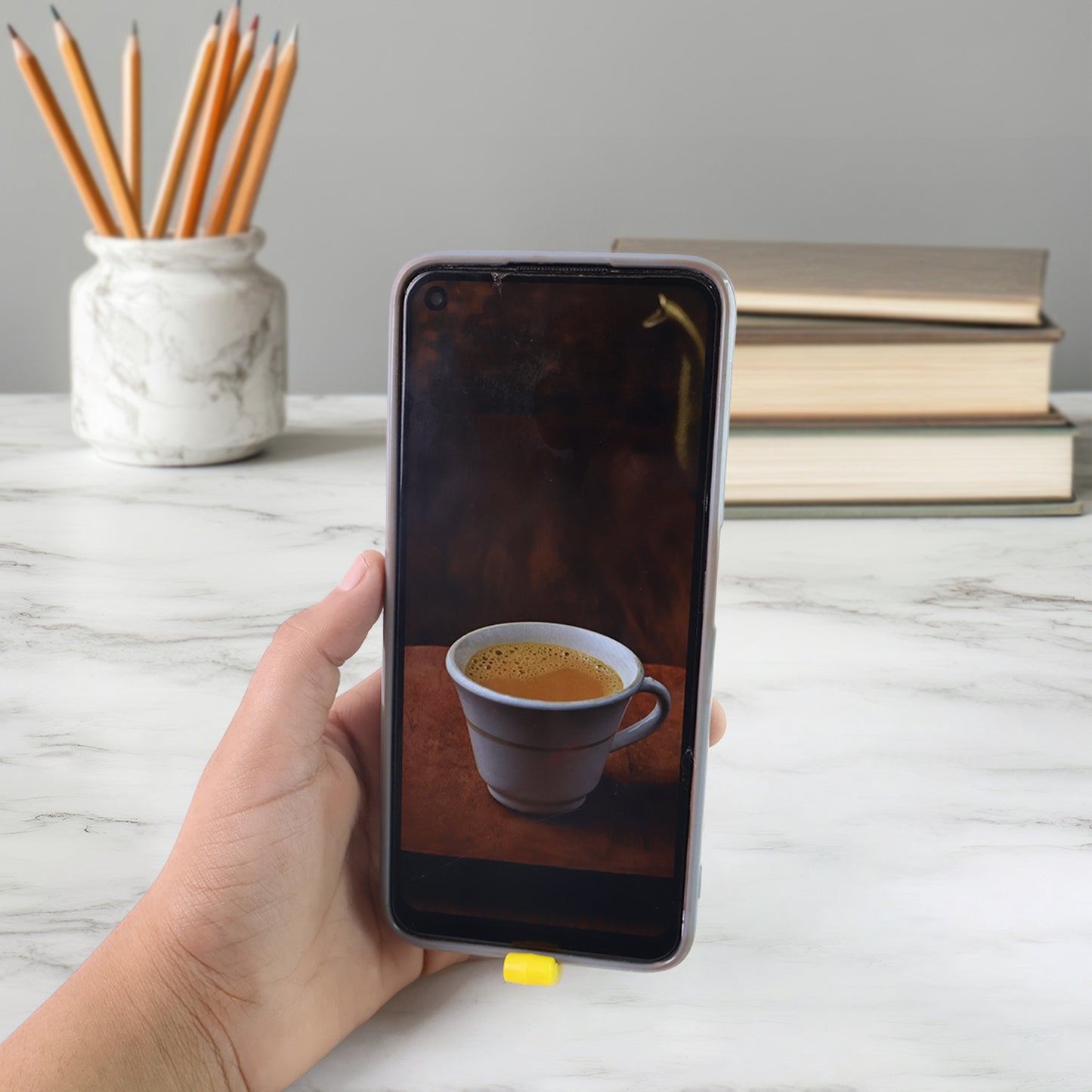 Wukusy 2-in-1 plastic dual-finger mobile stand and keyring in mixed colors, compact and portable mobile accessories.