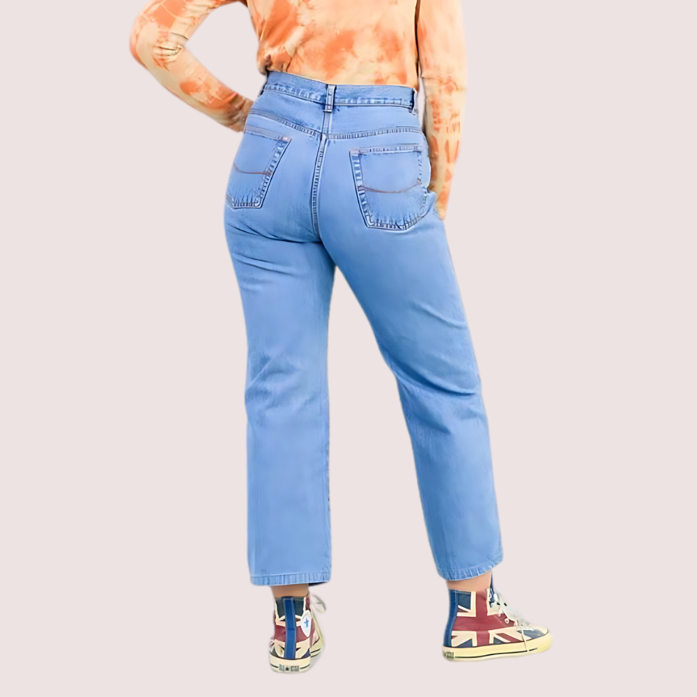 Snazzyway classic 90s boyfriend blue denim wide-leg jeans shown on a model, featuring relaxed fit and vintage-inspired style.