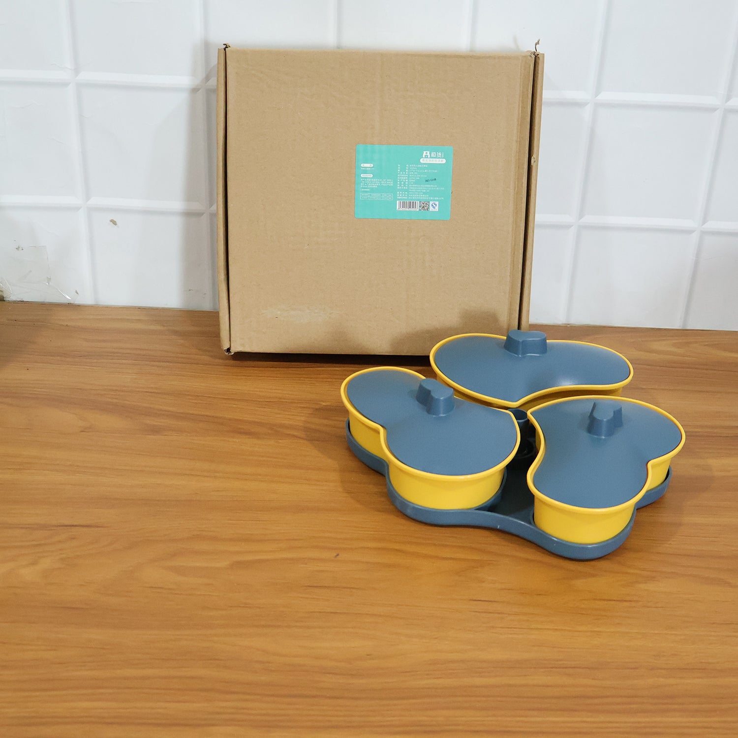 Wukusy 3-section snack serving tray with lid, featuring three compartments for snacks and a clear lid for storage.
