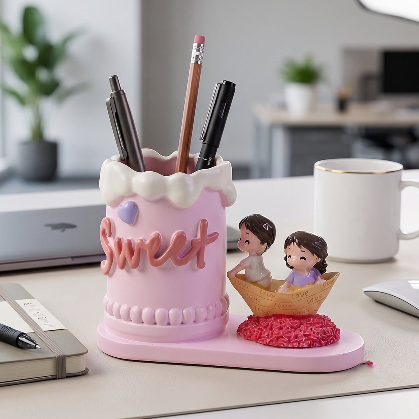 Wukusy romantic love couple resin desk organizer pen holder stand with pencil cup, featuring a romantic couple design on a white background