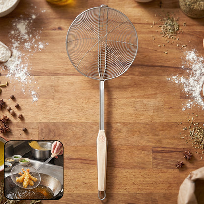 Stainless steel frying skimmer strainer with wooden handle, 45 cm, ideal for draining fried foods and kitchen cooking tasks.