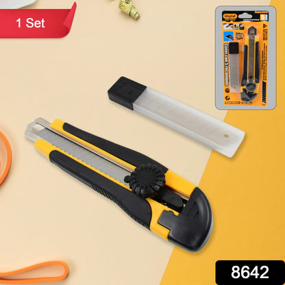 Wukusy cutter knife set with black handle and four replacement blades on a white background