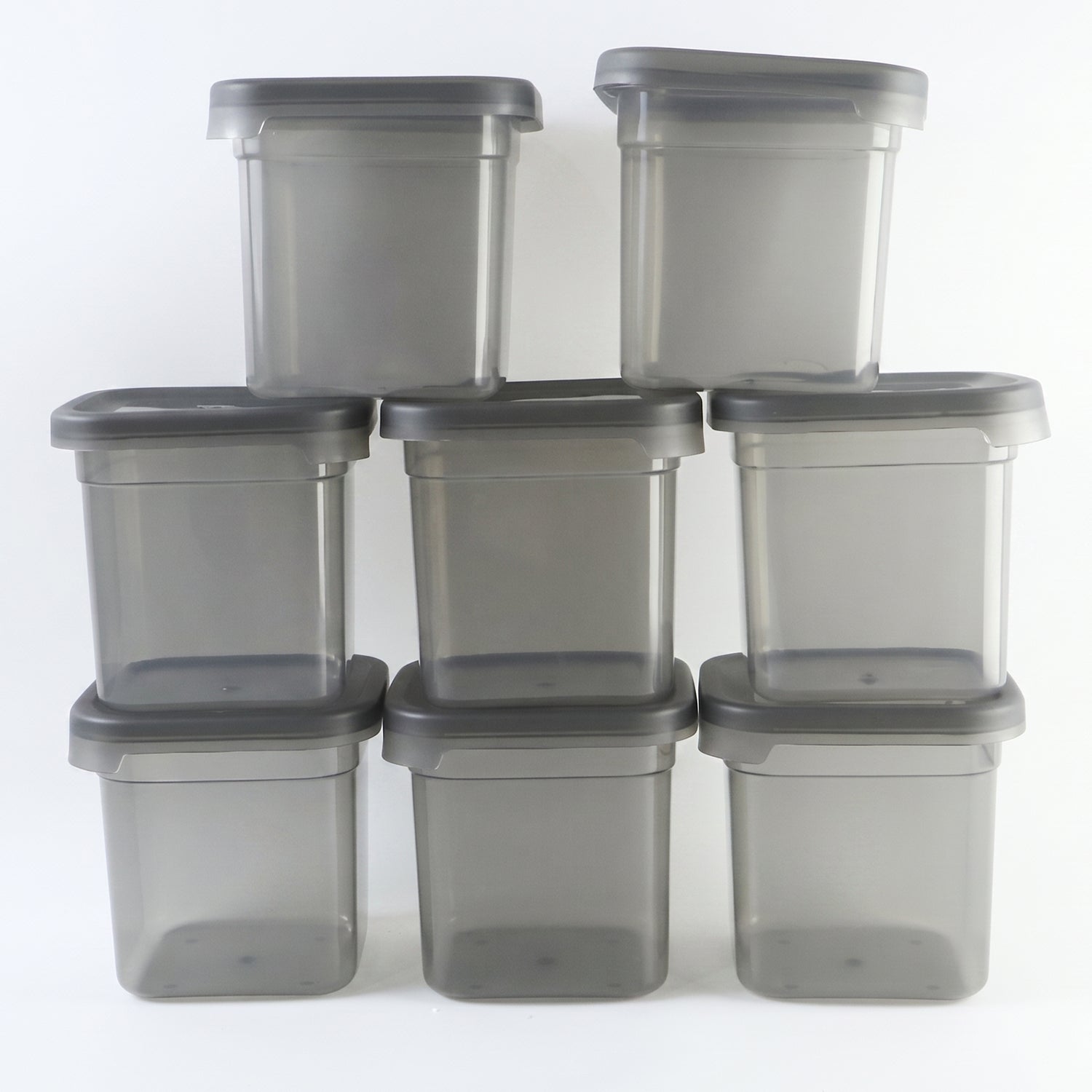 Eight Wukusy plastic food storage containers with 700ml capacity, airtight lids, and clear design for pantry organization.