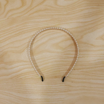 Wukusy premium styling pearl embellished stylish hairband featuring elegant pearls and a sleek design for fashionable hair accessories.