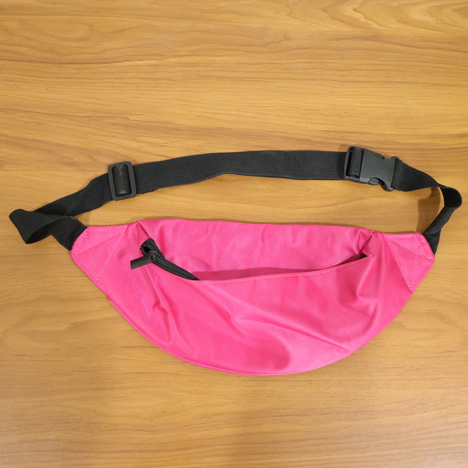 Lightweight Wukusy adjustable waist bag with zipper, travel fanny pack, perfect for hands-free convenience and secure storage.