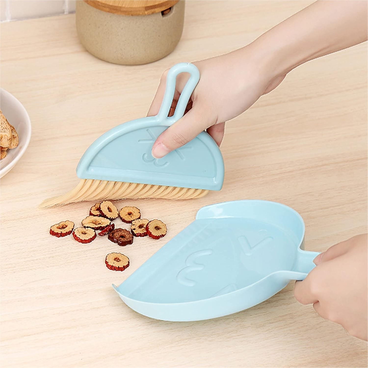 Wukusy 2-in-1 mini cleaning dustpan and hand brush set, compact plastic broom and dustpan for quick cleanup tasks.
