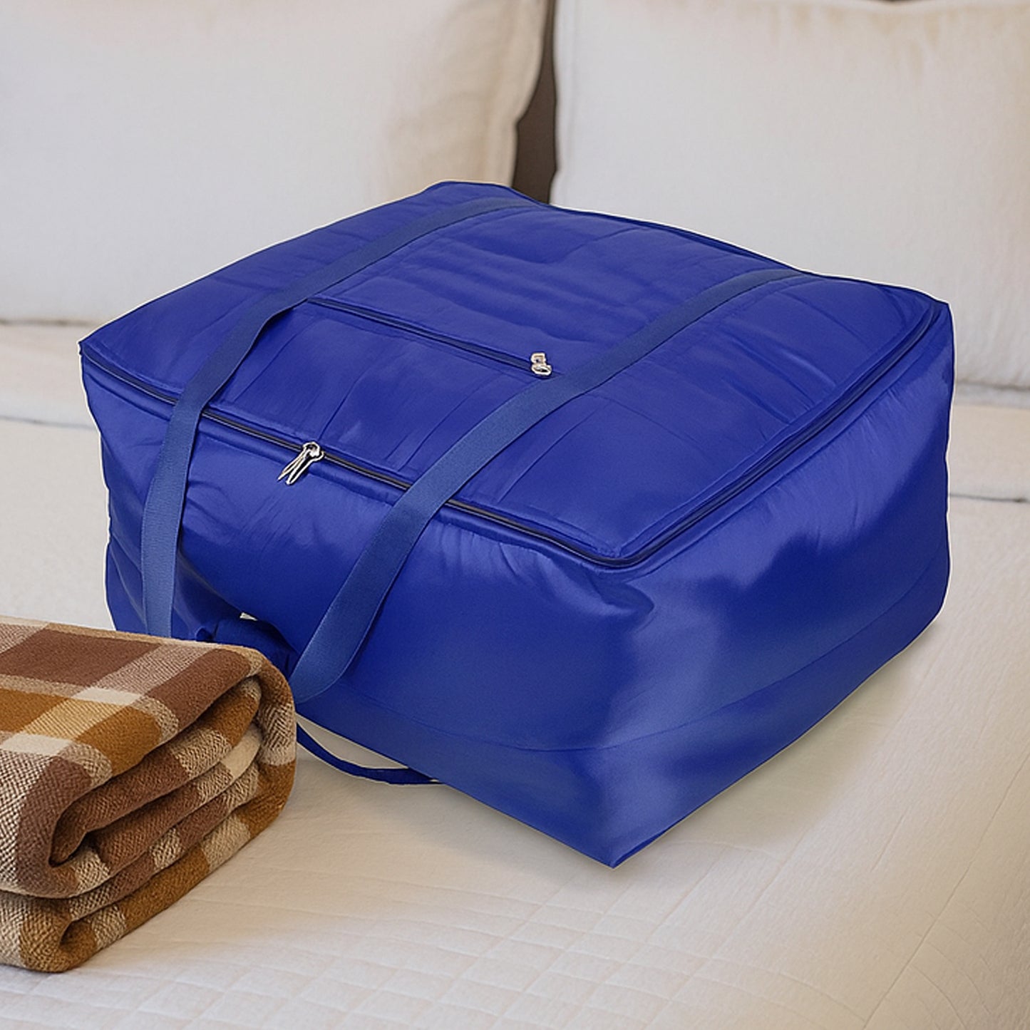 Wukusy blanket storage bag in 60x47x33 cm size, durable fabric with zipper closure, ideal for organizing blankets or bedding.