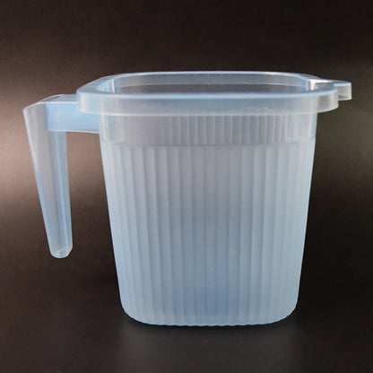 Transparent plastic square bath water mug with 1000ml capacity in mixed colors, designed for home and kitchen use by Wukusy.
