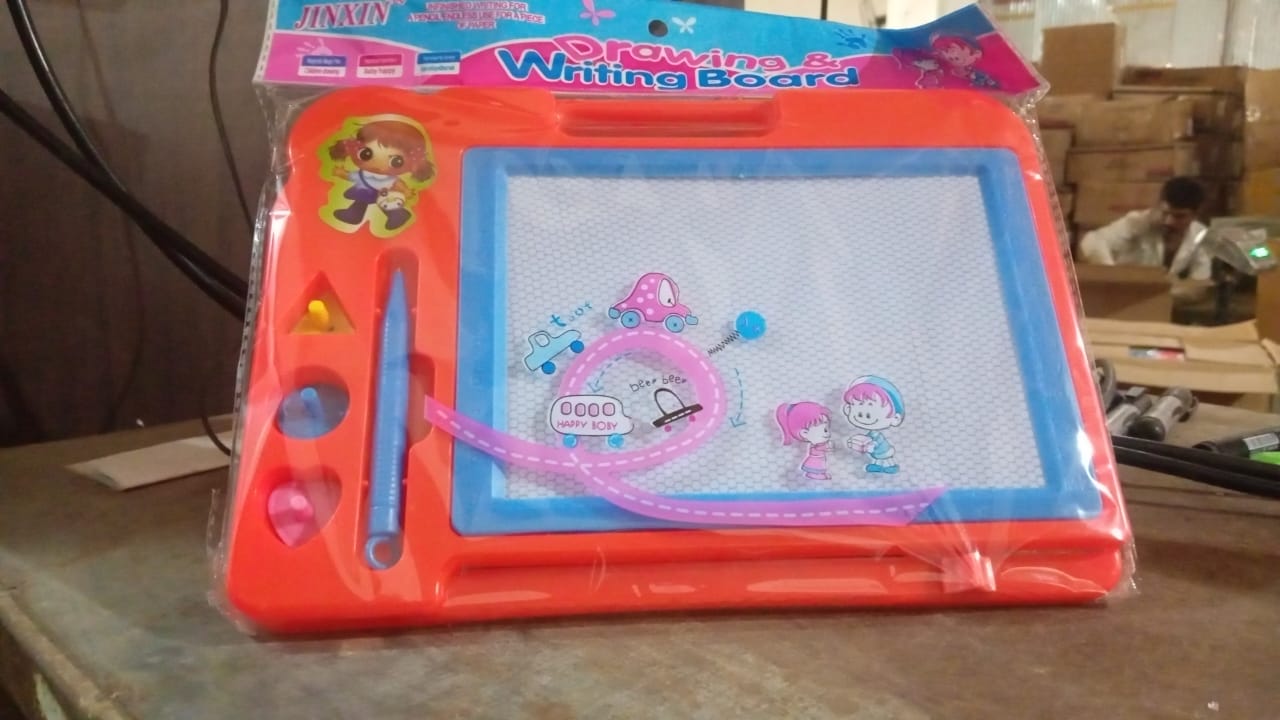 Wukusy magnetic slate sketch pad for kids, 27x19 cm, featuring a magnetic surface for drawing and writing.