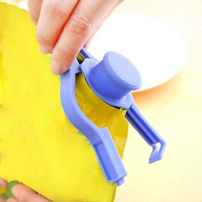 Wukusy 2499 food bag clip seal for kitchen storage, featuring a metal clip for sealing and pouring food bags.