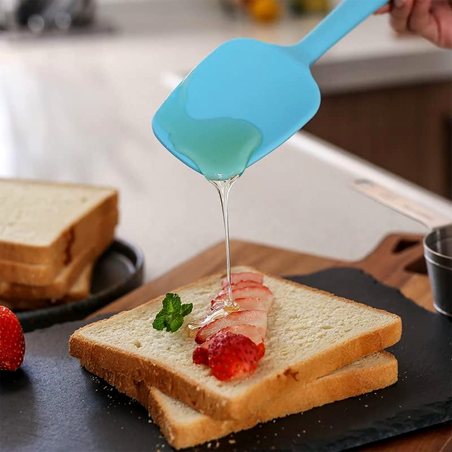 Wukusy silicone spatula for baking and cooking, flexible heat-resistant kitchen utensil with a durable handle