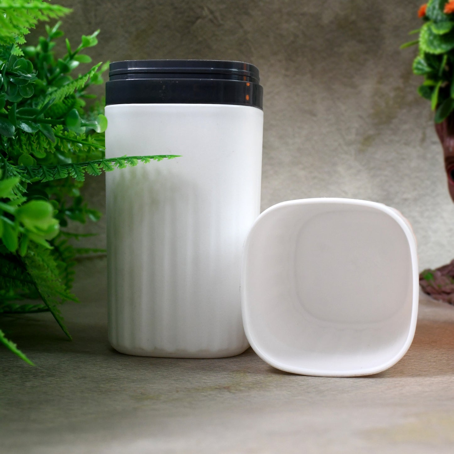 Wukusy plastic hygienic toothbrush travel case, portable and travel-friendly for storing toothbrushes securely.