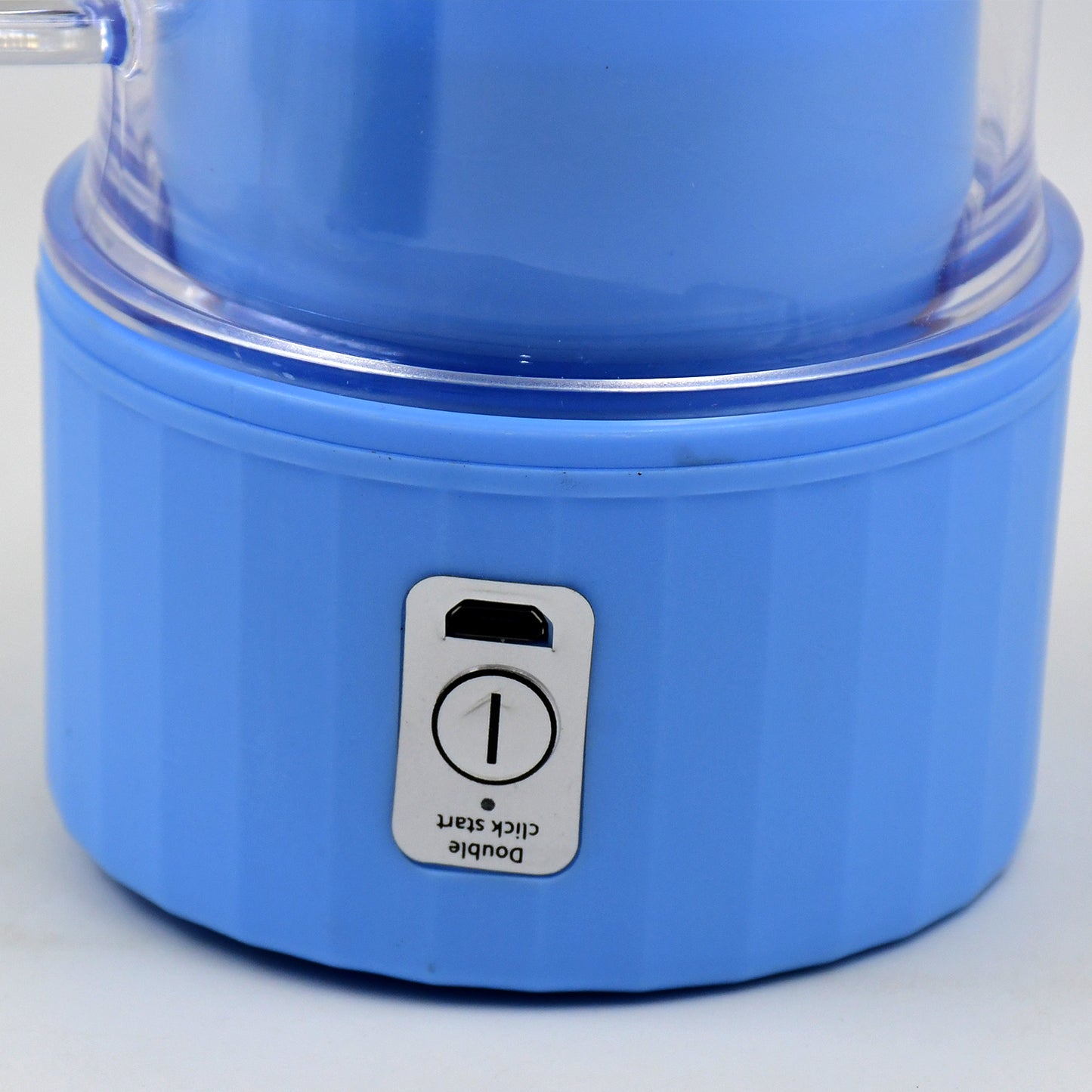 Portable Wukusy electric juicer with handle, USB rechargeable, 6 stainless steel blades, 500ml capacity for home and kitchen use.