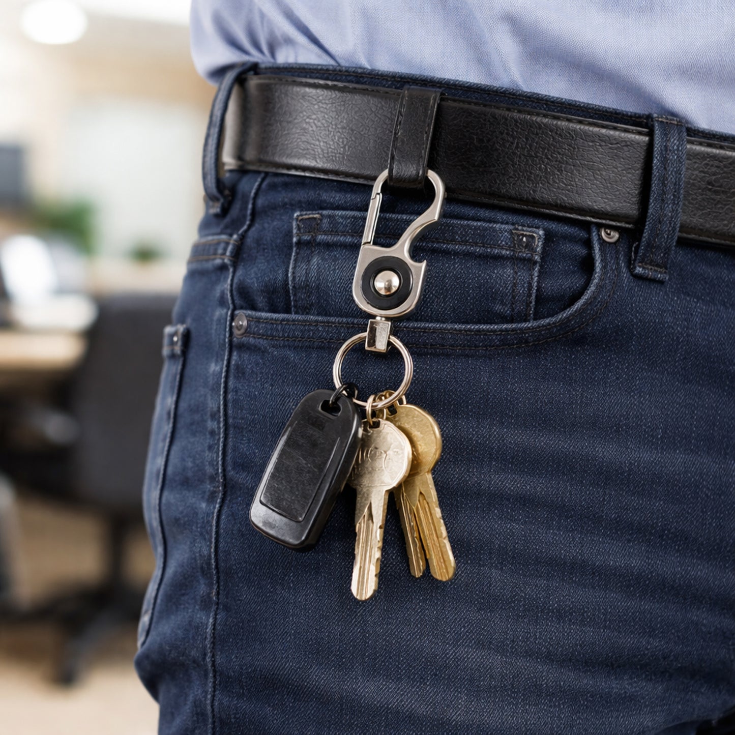 Heavy-duty metal key holder clip by Wukusy, designed for securely organizing keys on a durable keychain.
