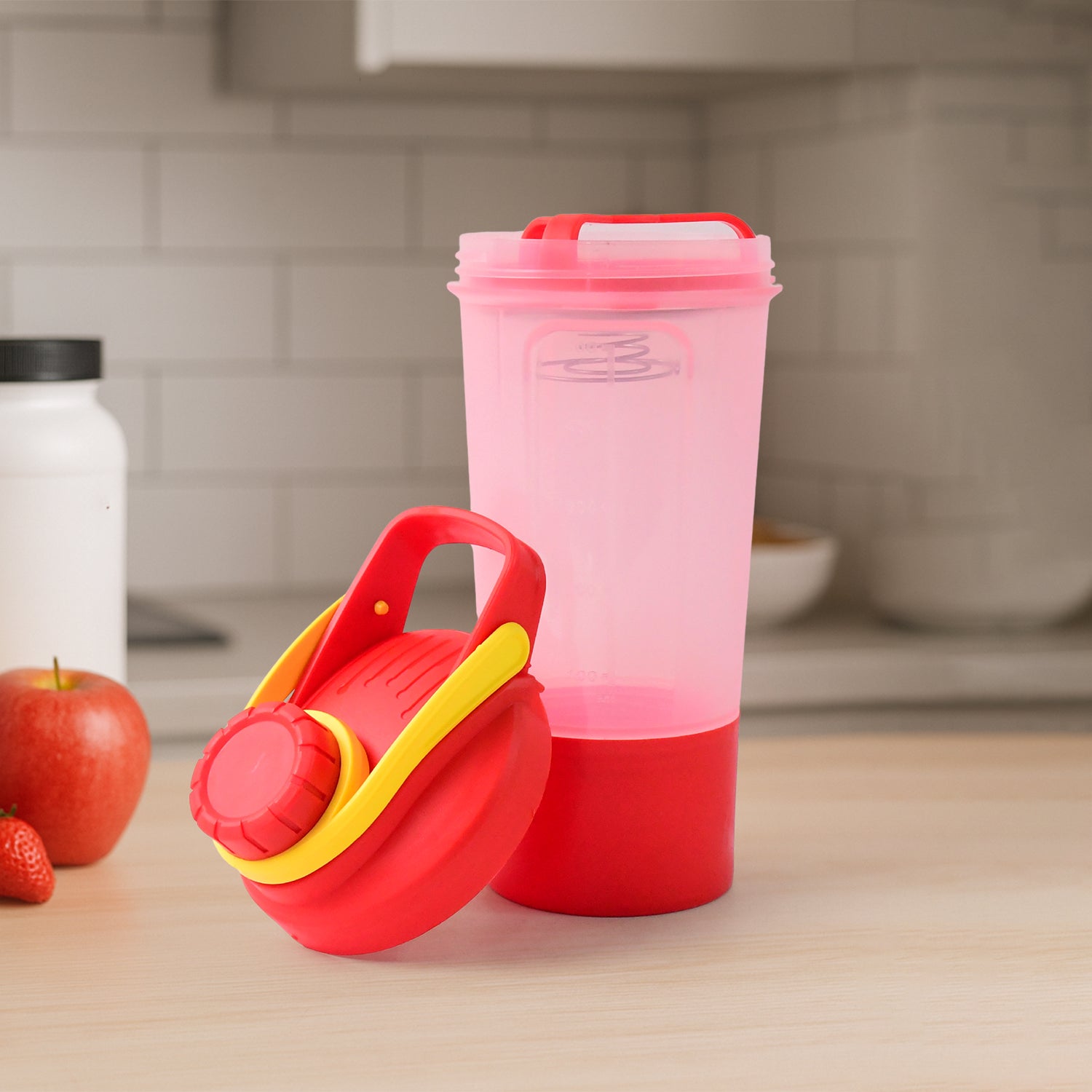 Wukusy Supermom Premium Booster Gym Shaker Bottle with mixing ball, 550ml, for smoothies and protein shakes.