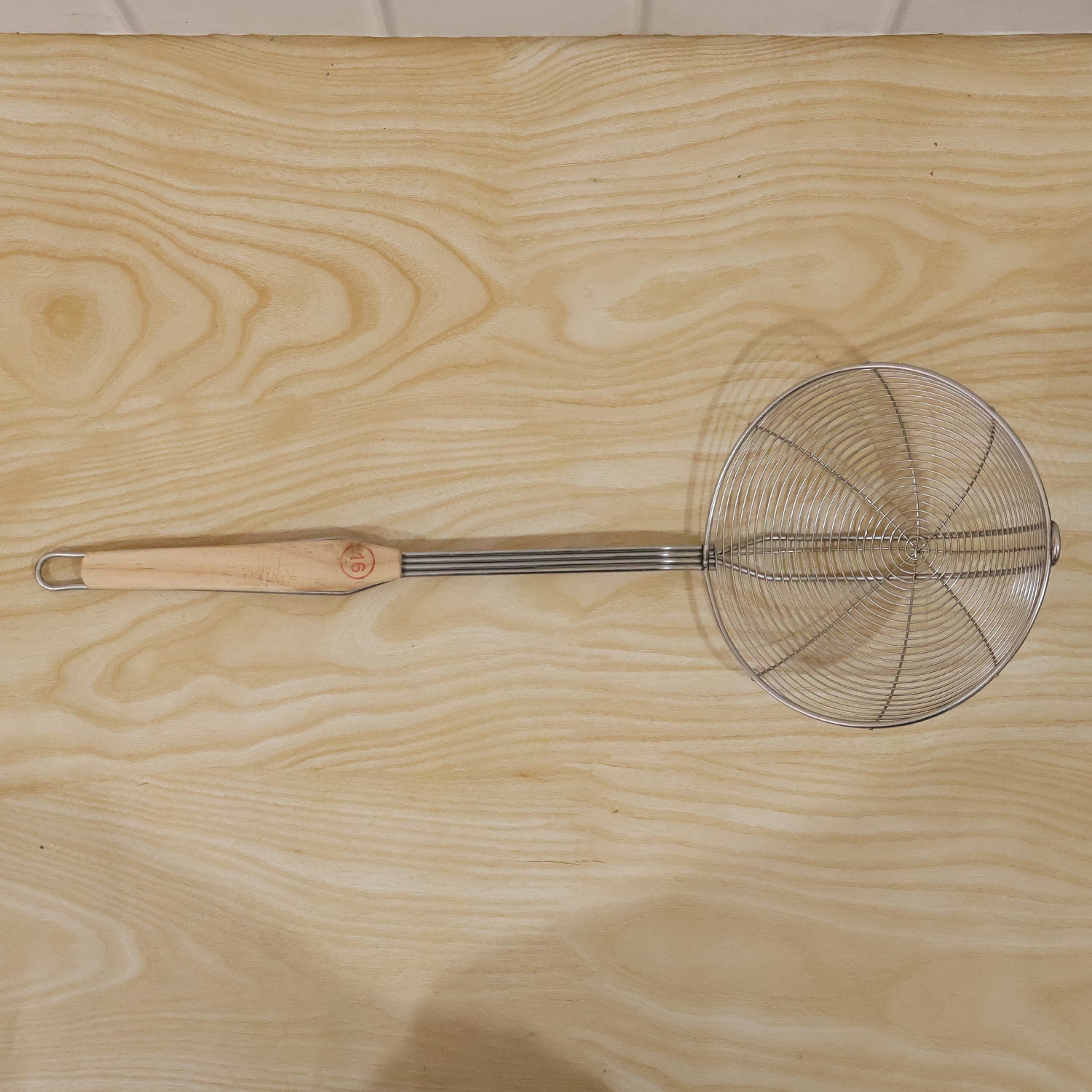 Wukusy stainless steel frying skimmer strainer with wooden handle, 45 cm, ideal for draining fried foods from hot oil