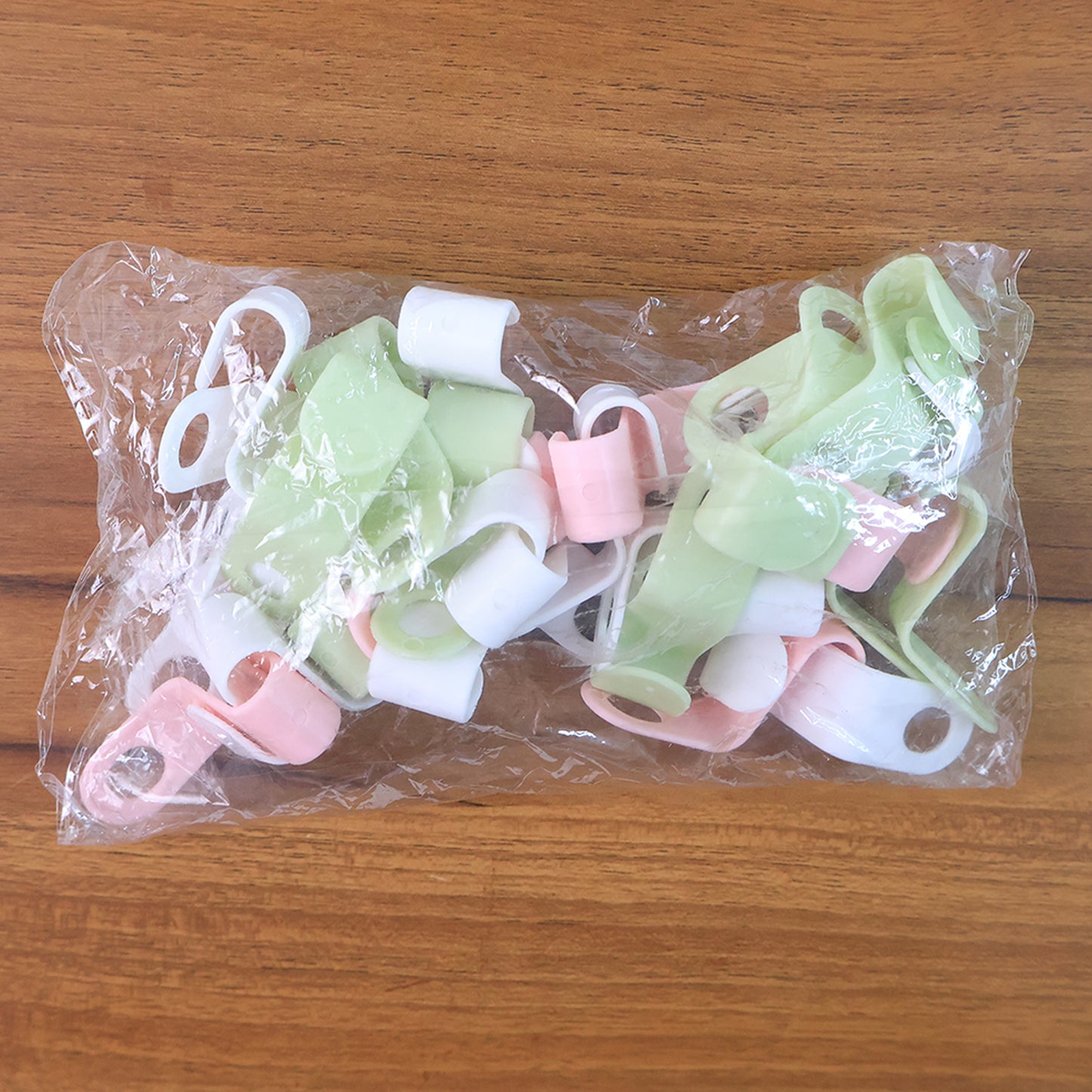 Set of 30 multi-color Wukusy hanger connector hooks for home improvement, featuring versatile plastic hooks for organizing and hanging.