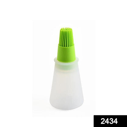 Wukusy 2434 basting brush set with silicone pastry brushes for kitchen cooking and baking tasks, displayed on a wooden surface.