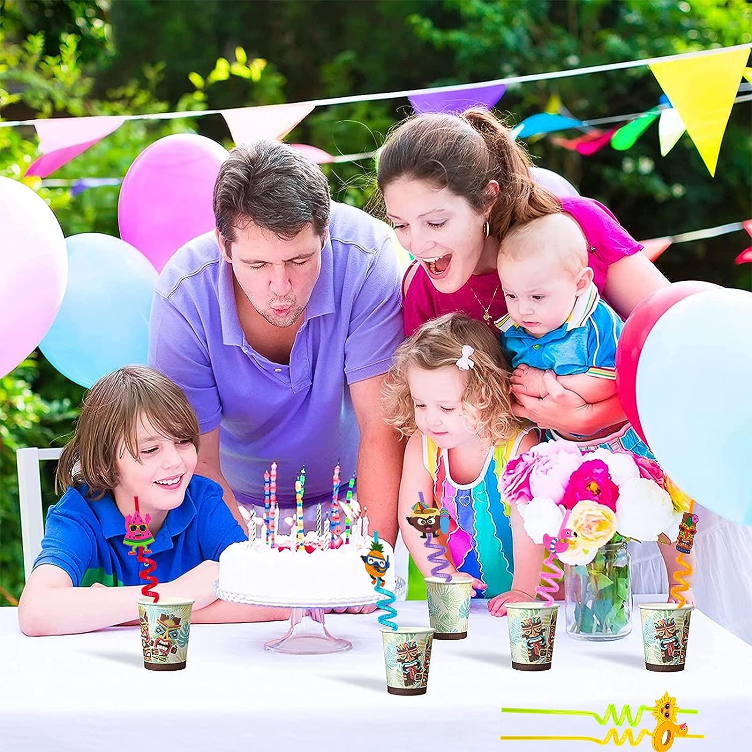 Set of 4 Wukusy reusable plastic kids' straws with cartoon decorations, ideal for summer parties and birthday celebrations.