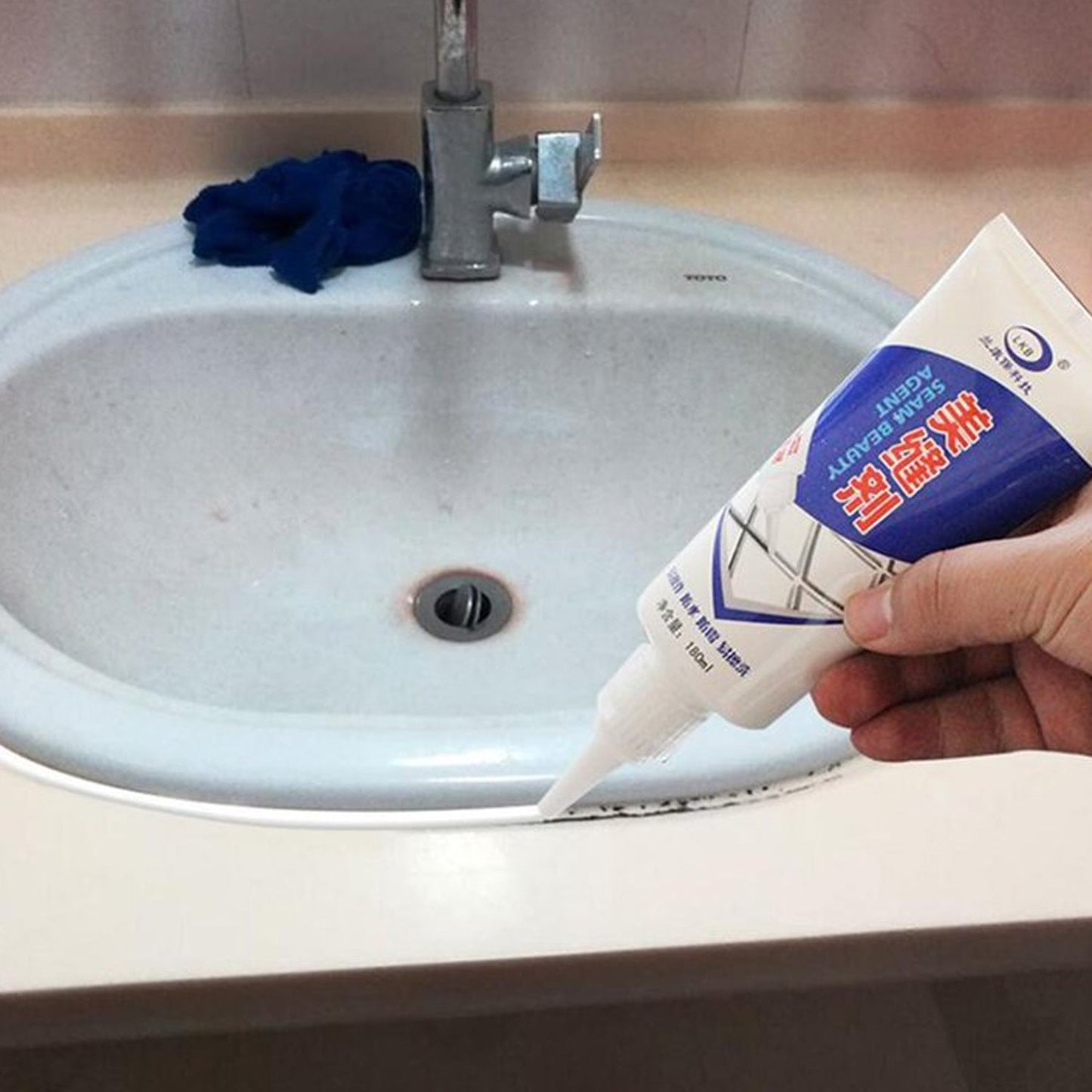 Wukusy waterproof silicone sealant tube for filling tile gaps, cracks, and grout in bathroom, kitchen, and home improvement projects.