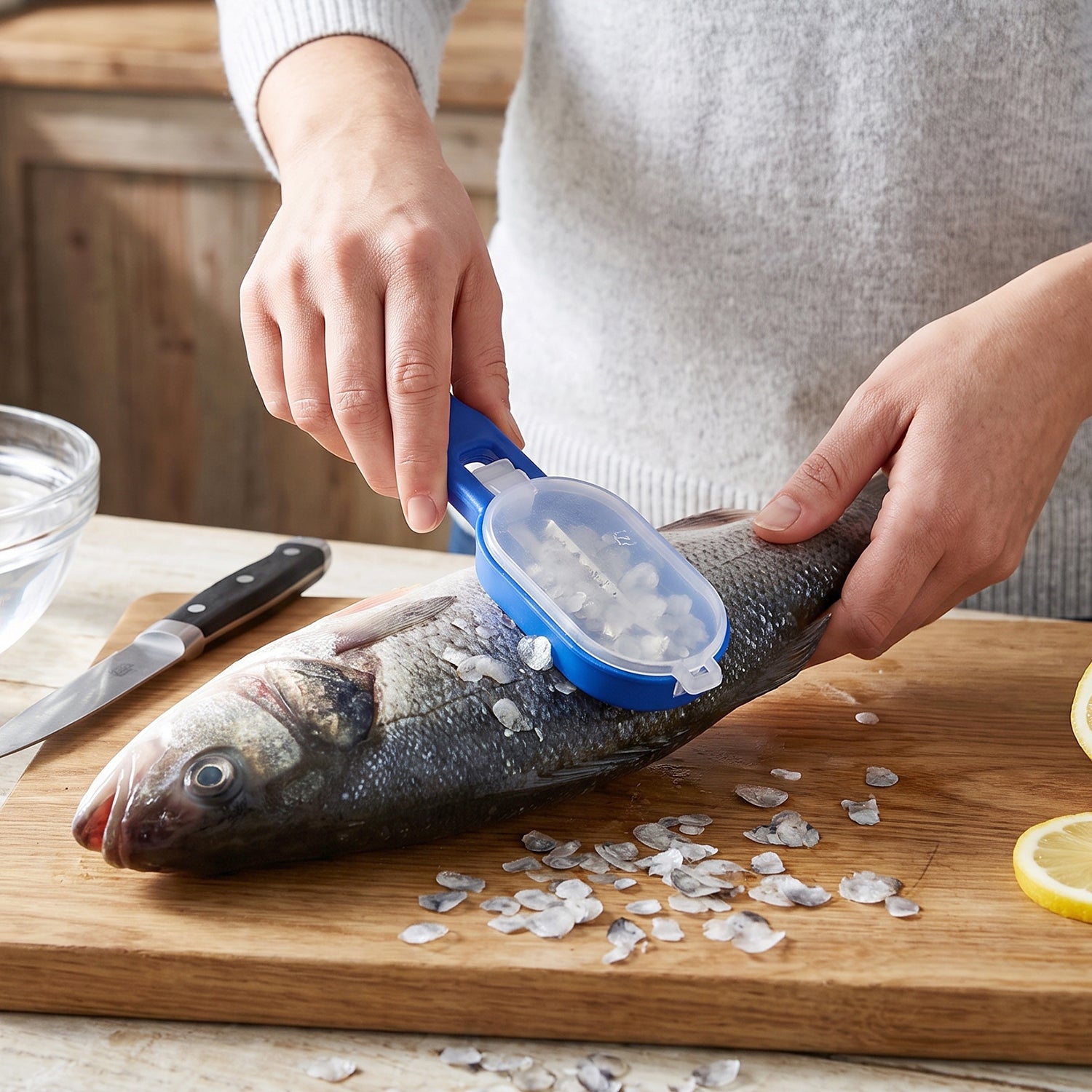Wukusy fish scaler scraper with lid, skin remover tool for kitchen, designed for cleaning and scaling fish efficiently.