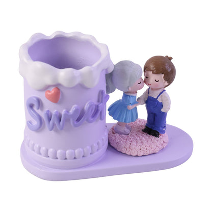 Cute resin couple pen holder stand from Wukusy, desk organizer and pencil cup with charming couple design.