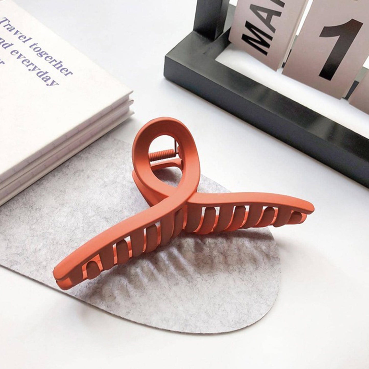 Wukusy plastic hair claw clip with mixed design and colors, strong hold for securing hair easily and stylishly