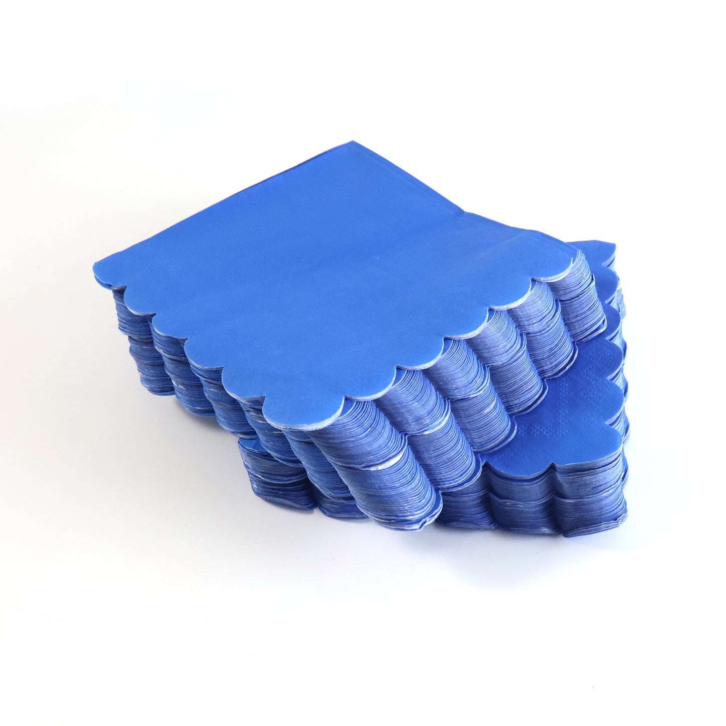 Wukusy Royal scalloped disposable paper napkins, 23x23 cm, pack of approximately 120, ideal for home and kitchen use