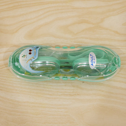 Kids anti-fog swimming goggles from Wukusy with adjustable strap and leak-proof design, shown on a child’s face.
