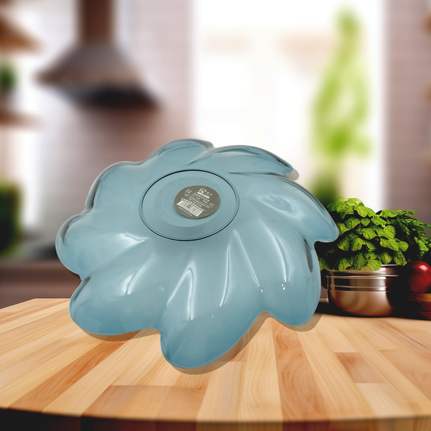 Wukusy flower-shaped plastic dinner plate with colorful floral design, ideal for kids' parties, snacks, breakfast, and holiday celebrations