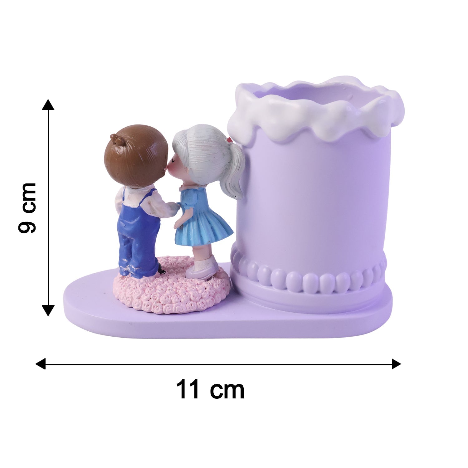 Cute resin sweet couple pen holder stand, Wukusy desk organizer with space for pencils and small stationery accessories.