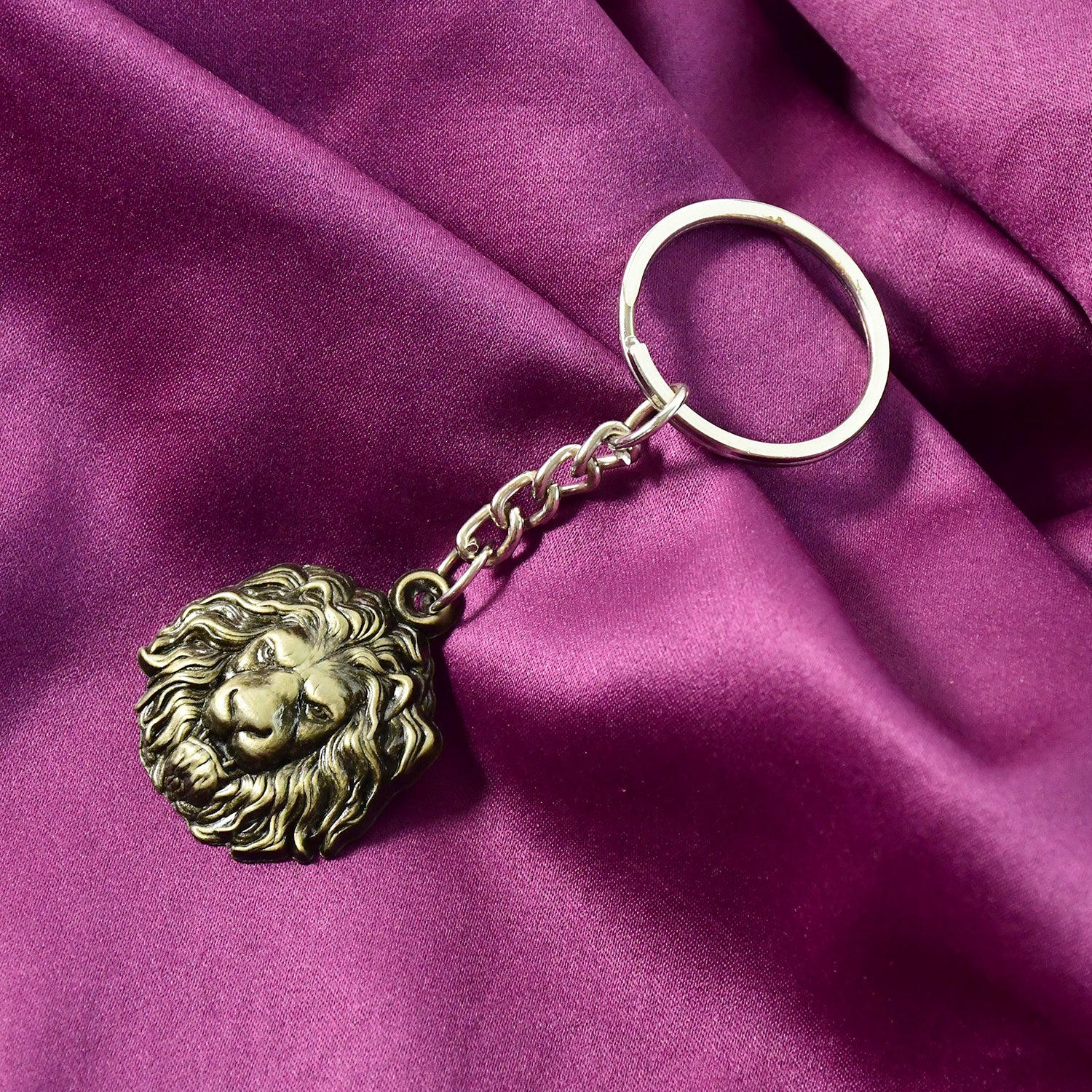 Wukusy premium lion head metal keychain featuring detailed lion design on a sturdy metal keyring.