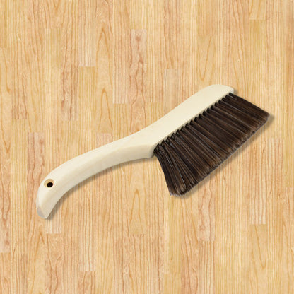 Wukusy dust cleaning brush with wooden handle and bristles, suitable for removing dust from furniture and delicate surfaces.