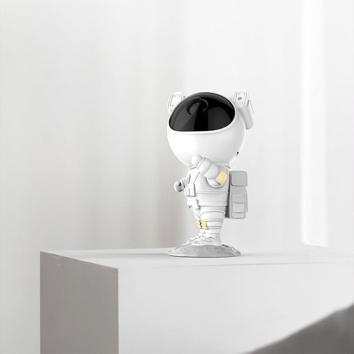 Wukusy Robot Sky Space Stars Light Astronaut galaxy projector night lamp for kids and adults, creating starry sky effects in home decor.