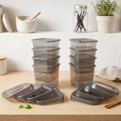 Set of 8 Wukusy plastic food storage containers with 700ml capacity, airtight pantry jars for organizing kitchen supplies.