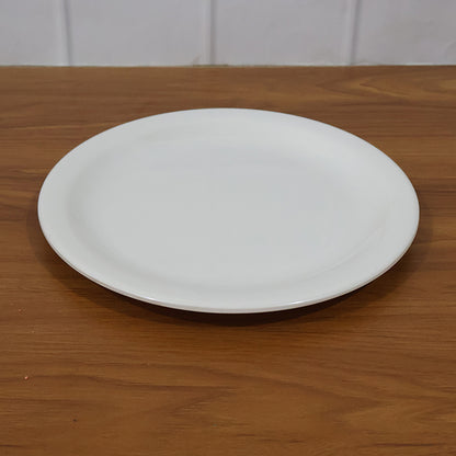 Wukusy plastic round dinner serving plate, 23 cm, placed on a table with food, suitable for home and kitchen use.