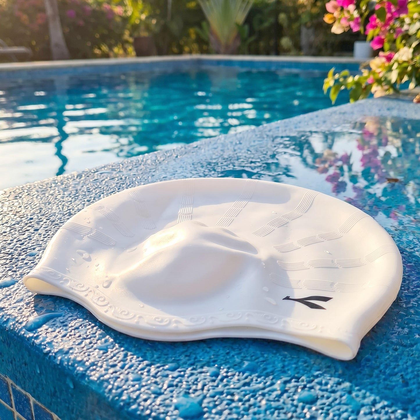 Wukusy Konex flexible silicone waterproof swimming cap for adults and kids, showcasing smooth, snug-fitting swim hat with elastic material.