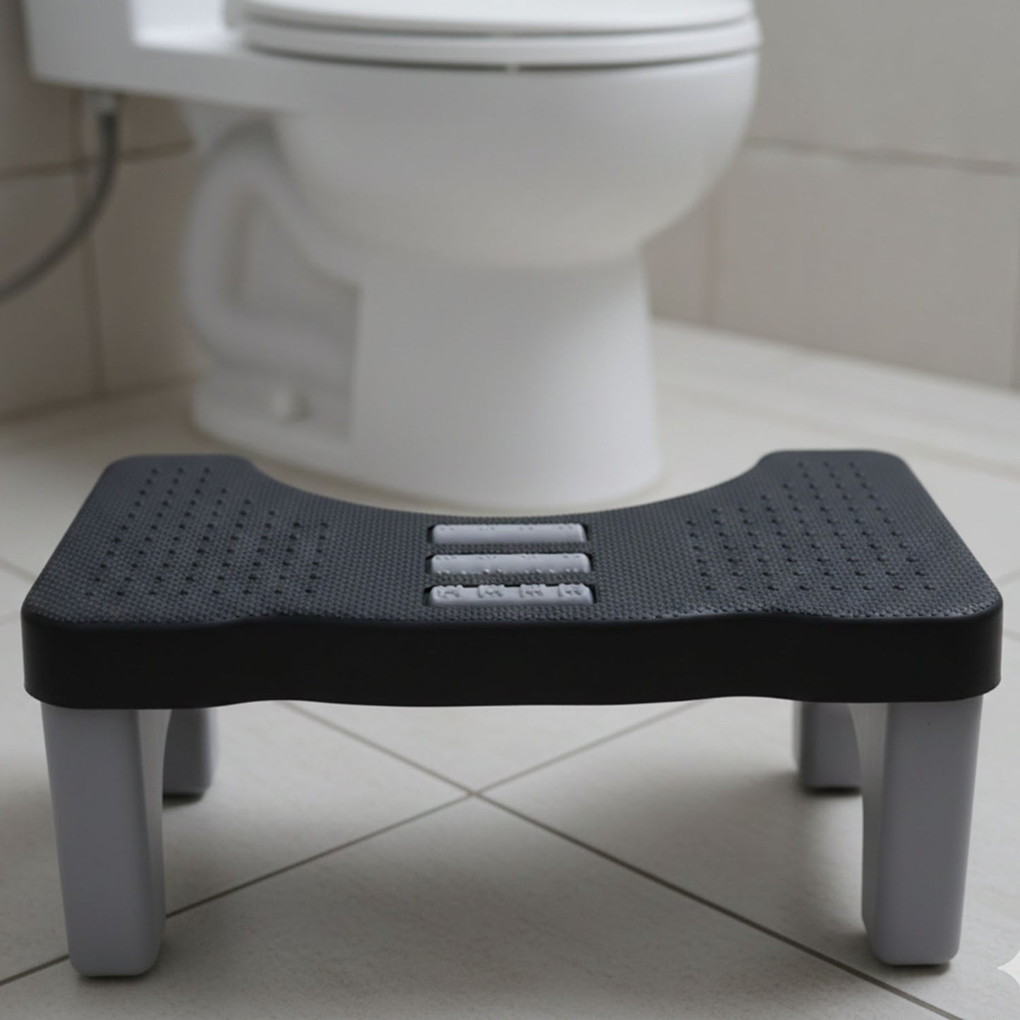 Wukusy portable toilet potty stool for children, compact and lightweight, designed to aid toilet training and improve accessibility.
