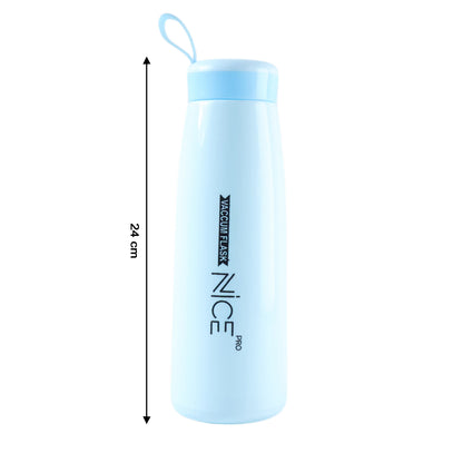 Wukusy plastic water bottle, 800ml capacity, in mixed colors, with a screw-on lid, suitable for sports and outdoor use.