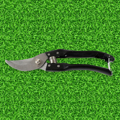 Wukusy 582 garden shears pruners scissors with sharp blades for trimming plants and pruning in the garden.