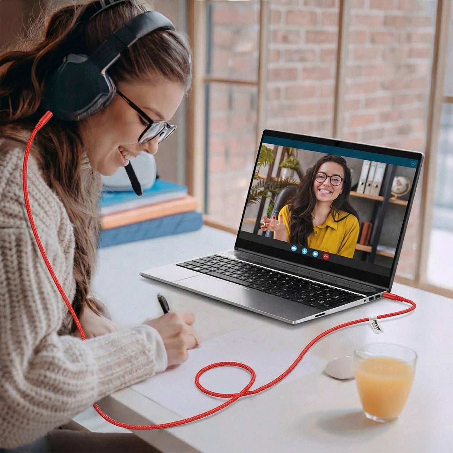 Wukusy 3.5mm aux audio cable, 1 meter length, with male connectors for connecting audio devices.