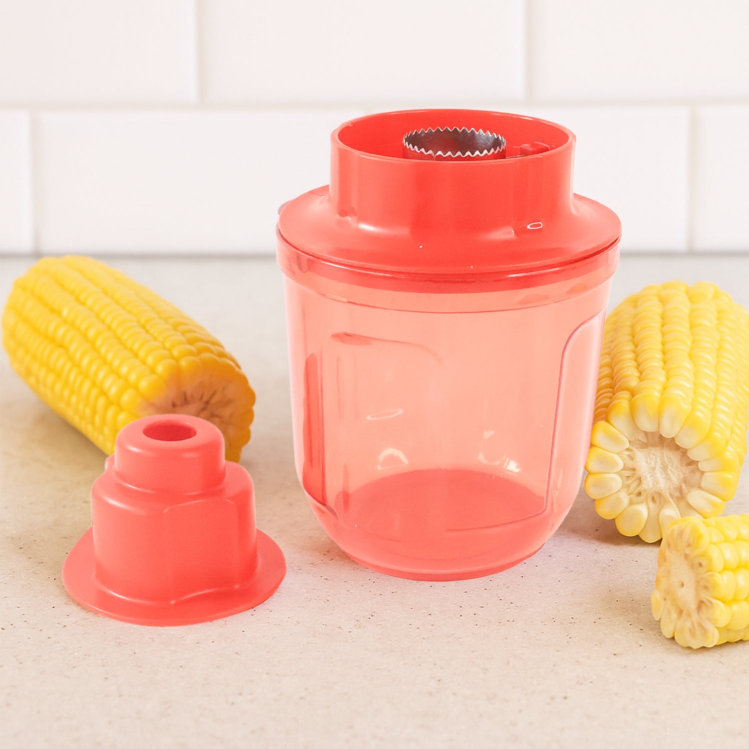 Wukusy Supermom Juicer with corn cutter, 800ml capacity, sleek kitchen appliance for fresh juice and corn processing.