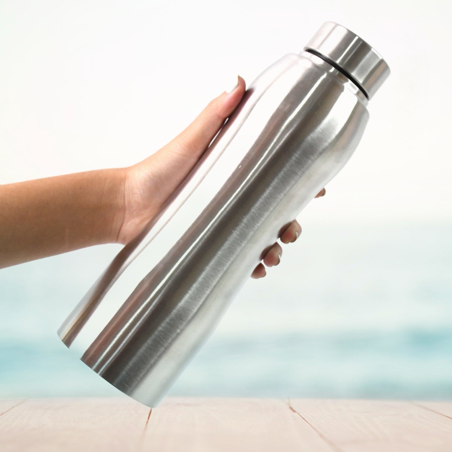 Wukusy stainless steel double wall vacuum-insulated water bottle, 1000 ml, with a sleek design for keeping drinks hot or cold.