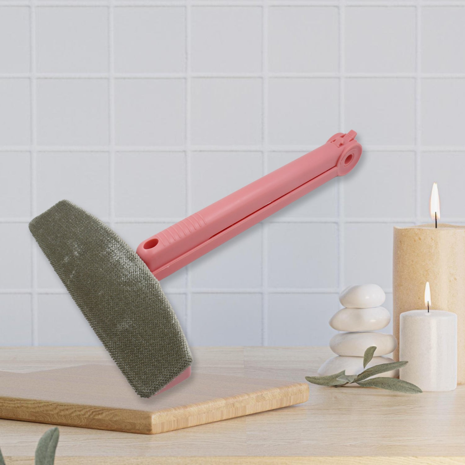 Wukusy 1687 Window Cleaner Glazed Glass Cleaner Wiper for home decor, showing the sleek glass cleaning tool in use.