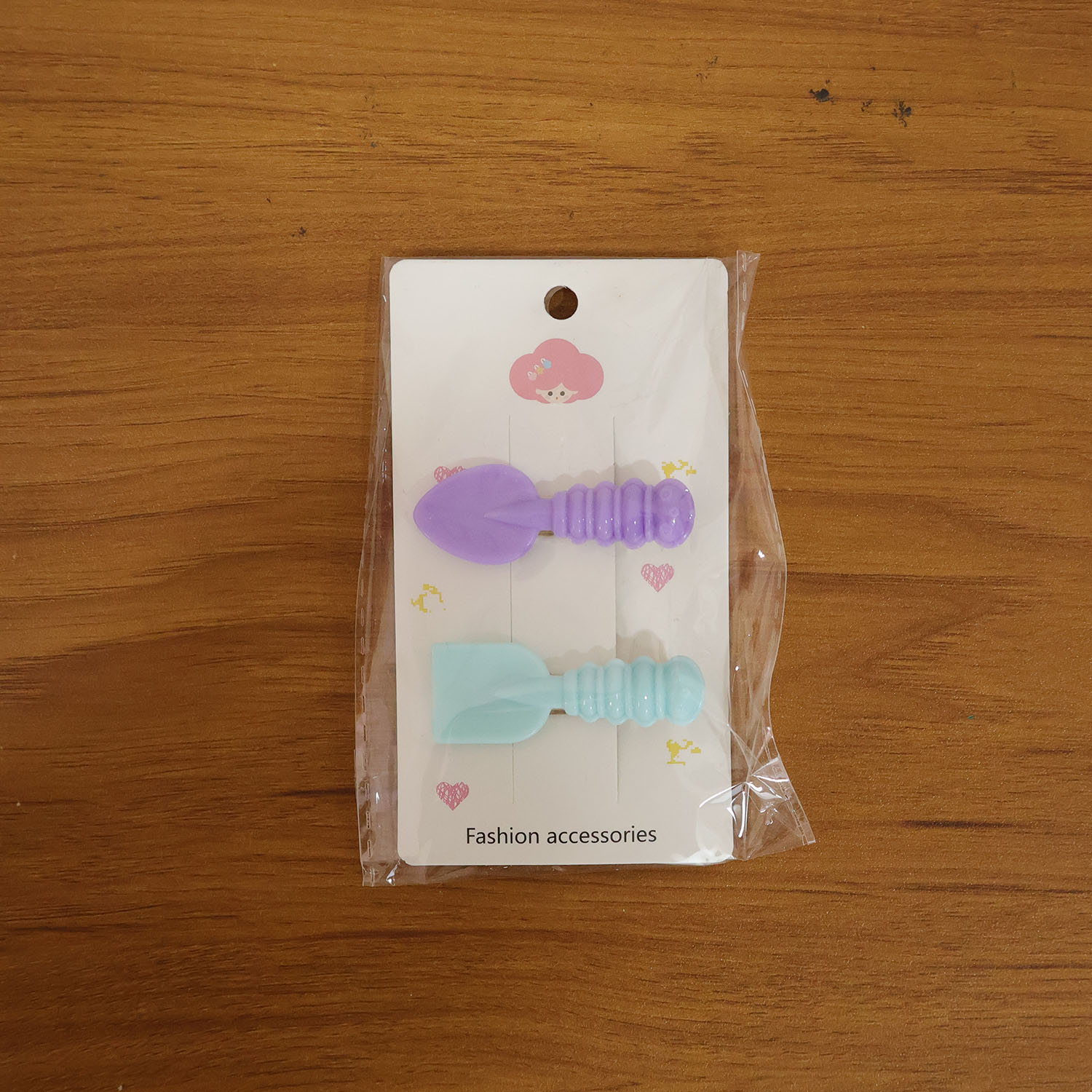 Pair of Wukusy mini spade leaf shape hair clips, cute and stylish 2-piece set for hair accessories.