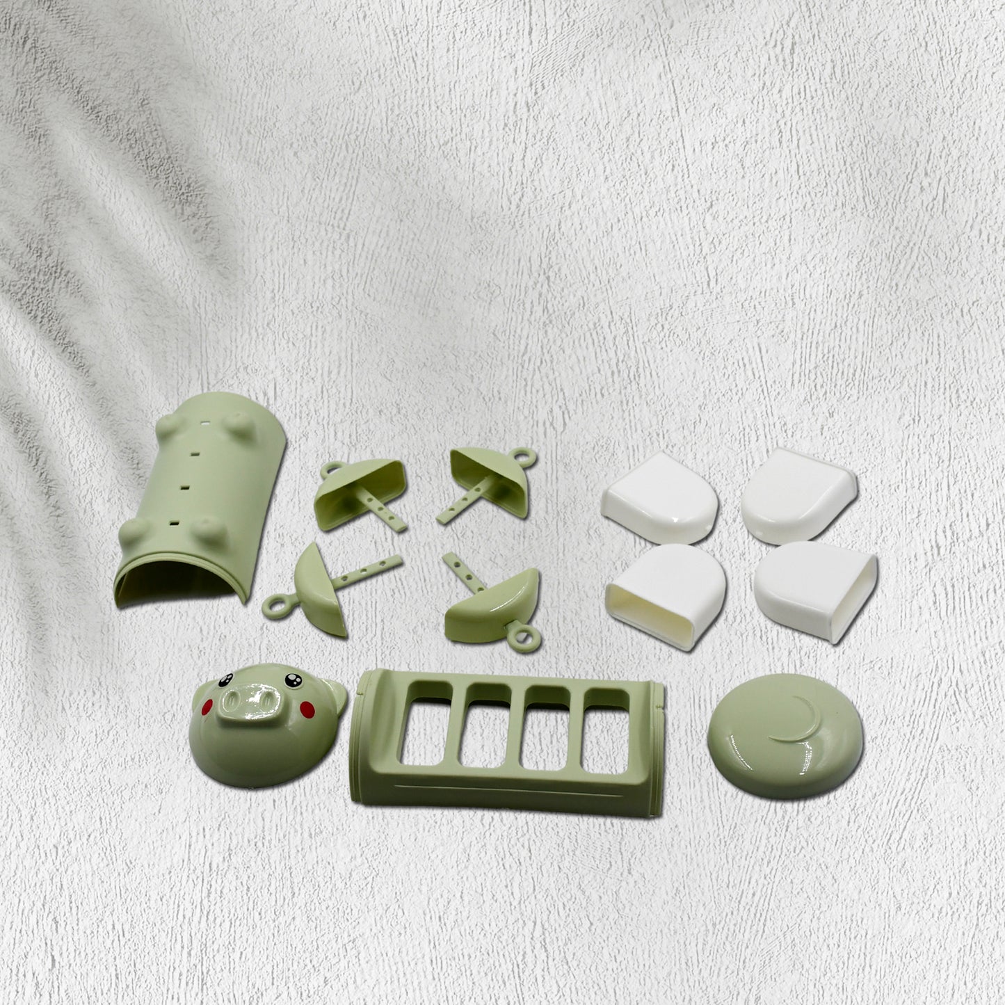Wukusy pig-shaped plastic ice candy mold set with 4 cups for making ice pops, ice cream, and kulfi treats.