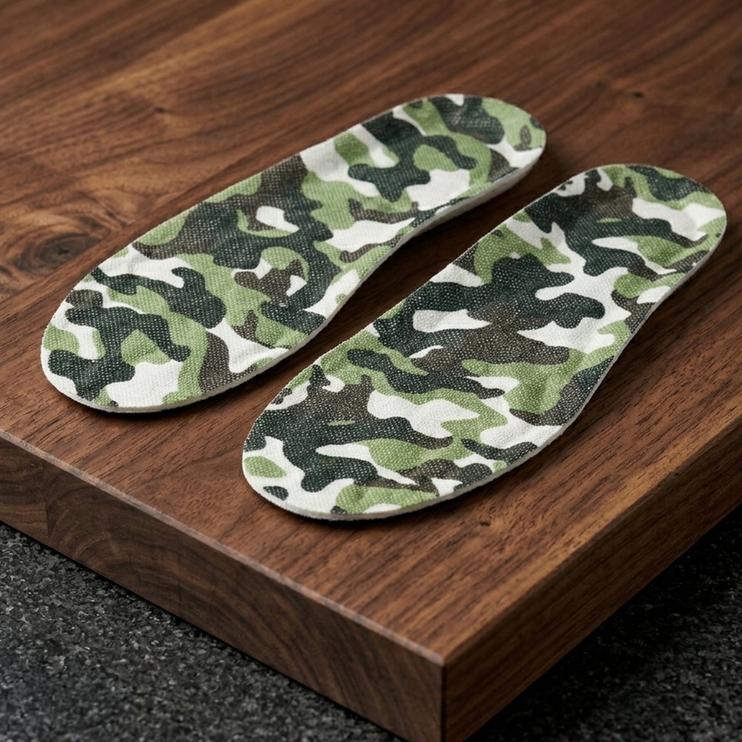 Pair of Wukusy flexible shock-absorbing shoe insoles for size 39 to 42 shoes, showing cushioned and supportive design.
