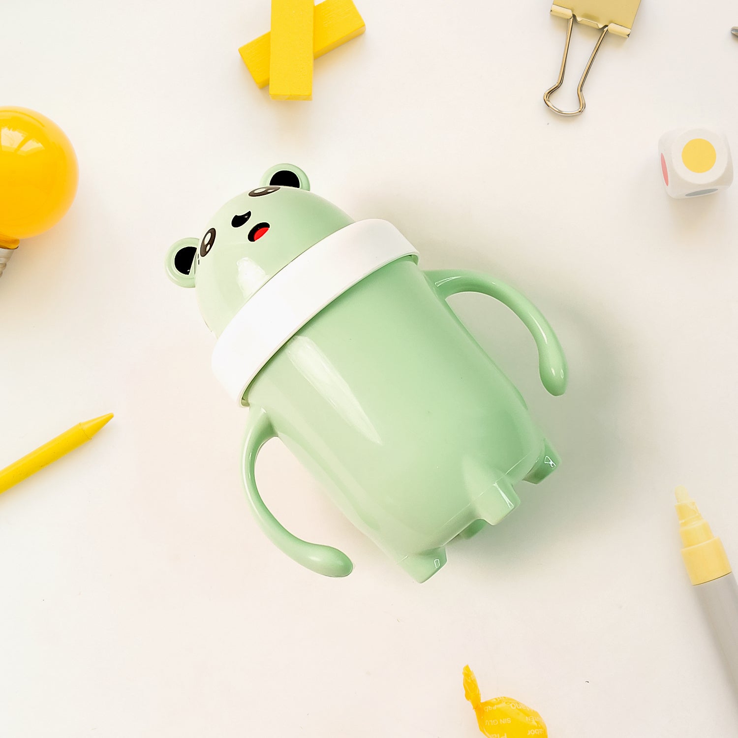 Wukusy Apex Sipper Baby Cup with handles, spill-proof and leak-proof, 300 ml capacity, suitable for toddler training.