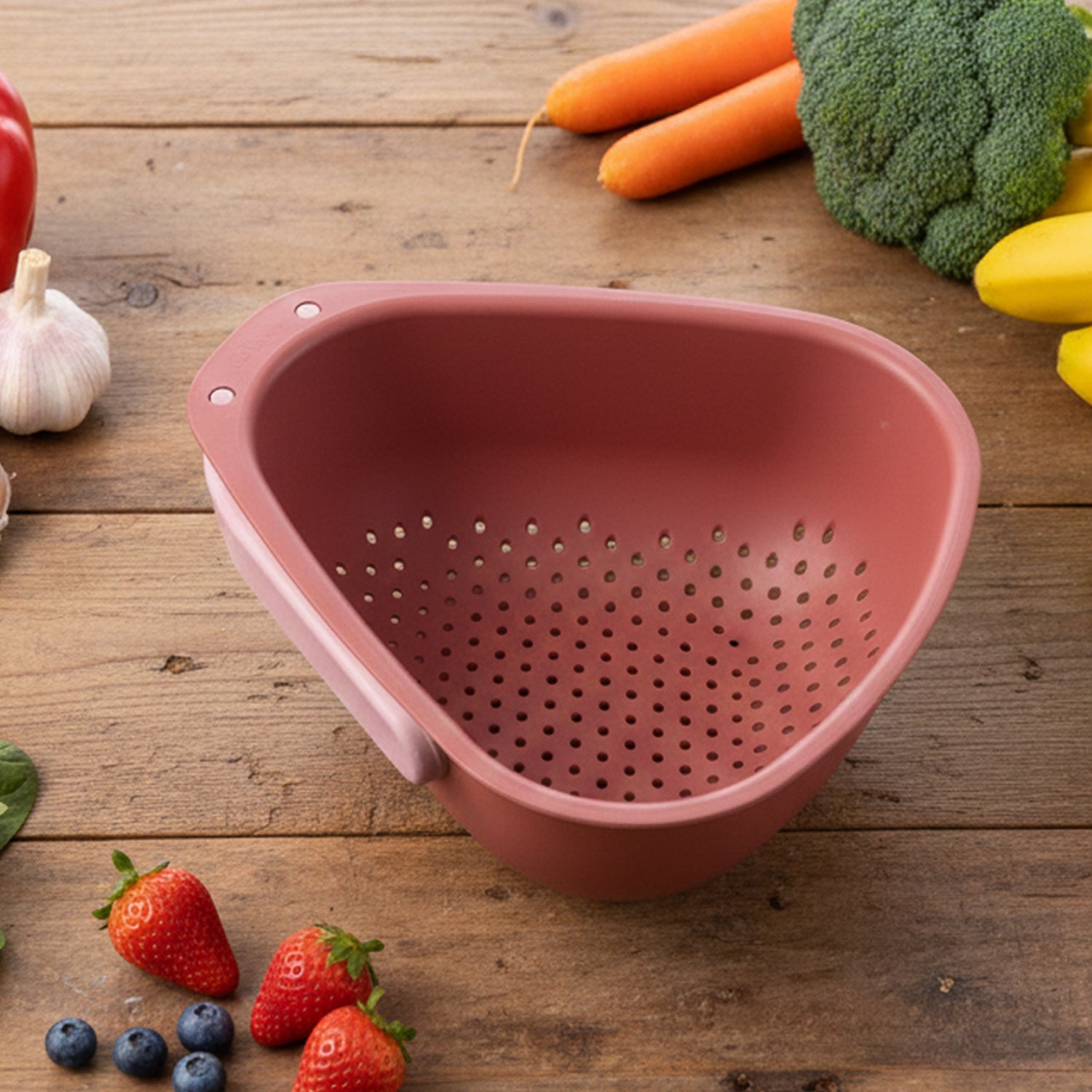 Wukusy Supermom Kitchen Colander with foldable handle and drain base, showing its sturdy design and convenient folding feature.