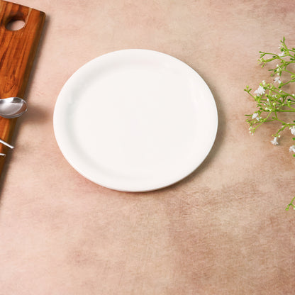 White plastic round dinner serving plate, 19 cm, from Wukusy, suitable for home and kitchen dining.